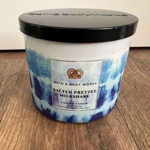 Bath & Body Works 3 Wick Candle “Salted Pretzel Milkshake” 🥨